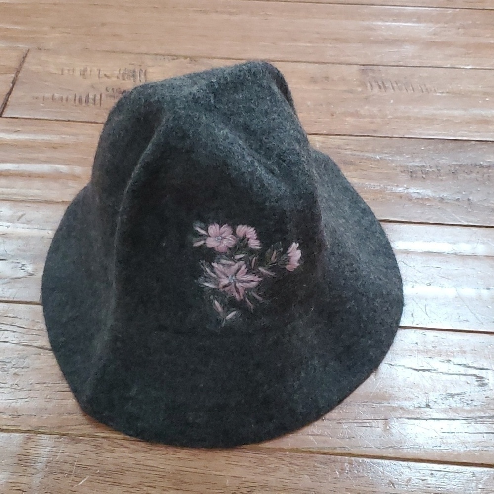 August Hat company wool blend bucket hat - Picture 2 of 4